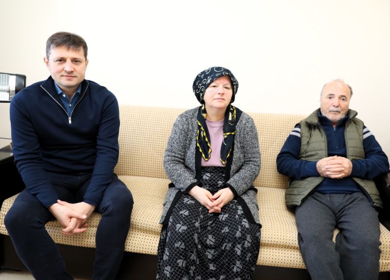 Akay, depremzede aileleri ziyaret etti
